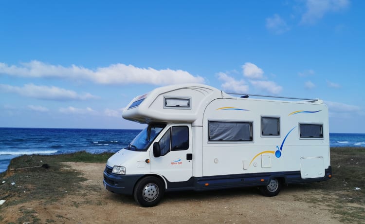 Mizar – Grote camper met 2 tweepersoonsbedden om heel Sardinië te doorkruisen