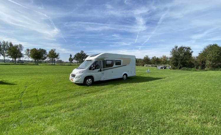 Camping-car Carado de luxe 4P entièrement équipé