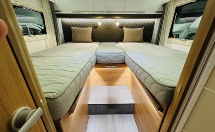 Adria Mobil  – Adria Mobil semi-integrated camper! 