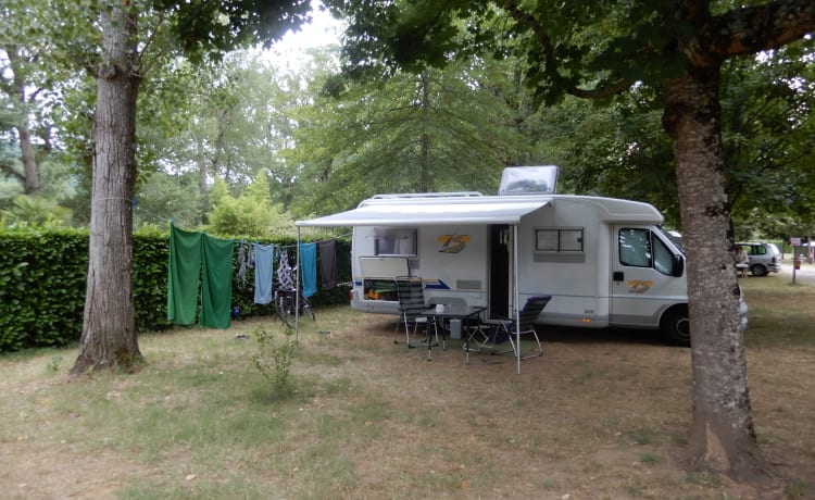 Beau camping-car pour 2 personnes