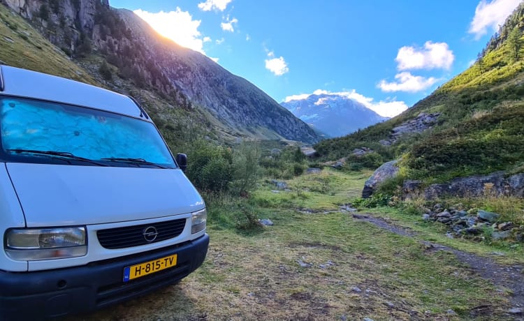 Onnie – Onnie auf der Straße | Offgrid Vanlife