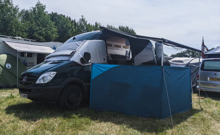 Ian Teal  – Festivalklare 2-persoons camper!