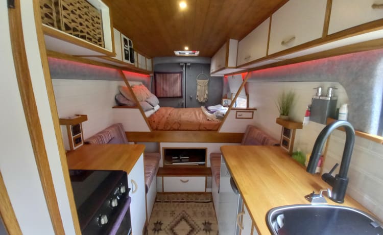 Oakie – Ruime en mooie unieke camper met 3 slaapplaatsen