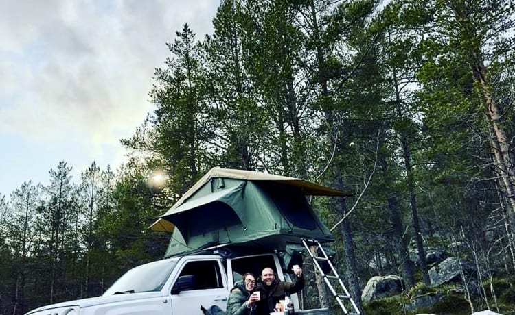 Roof tent adventure with Jeep Patriot and Thule roof tent