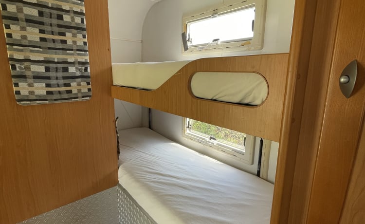 Visma Voiture – Cozy camper with bunk bed