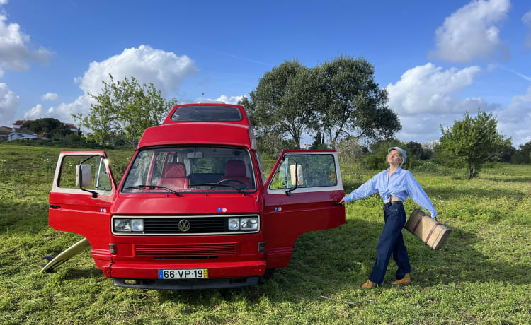 Rent a Campervan Blue CLassics ‘s Volkswagen T3  red