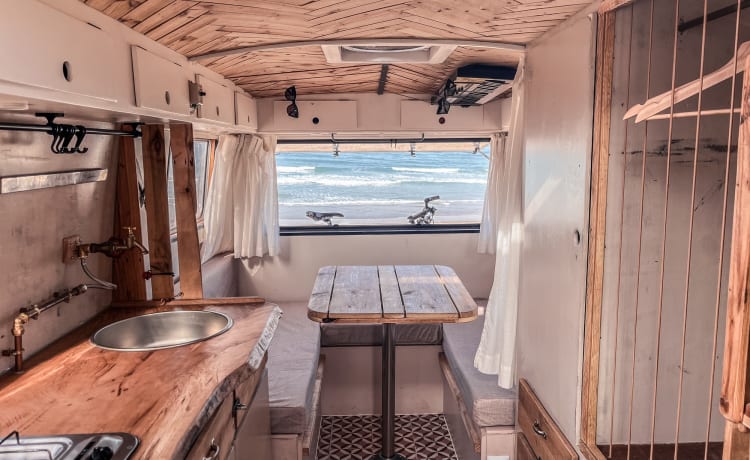 Germaine – Unieke Mercedes oldtimer en off grid camper