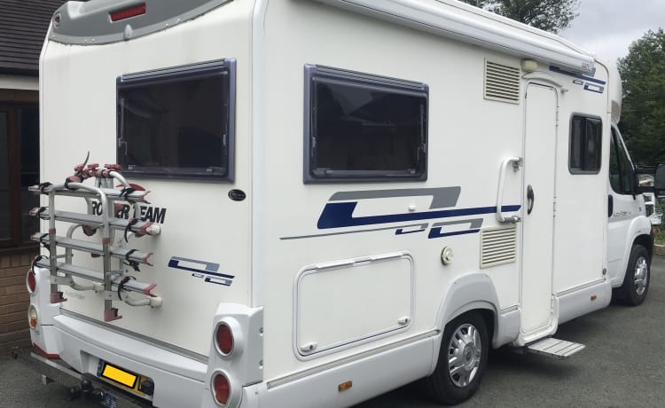 Auto_Roller 694 – Noleggio camper 4 posti letto - Completamente assicurato