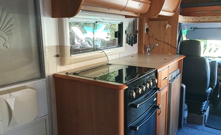 Mabel – 6 posti auto Mercedes Auto-Trail