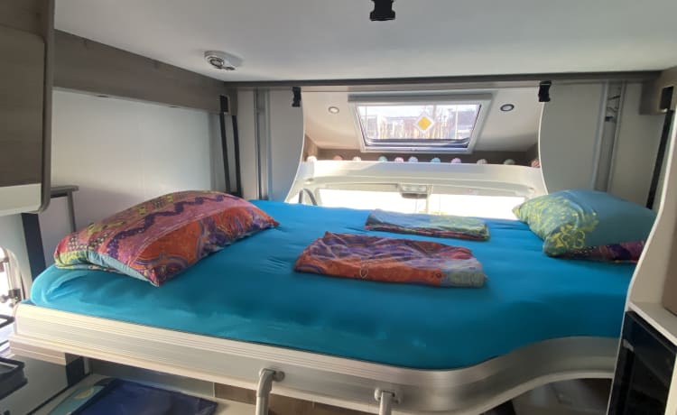 Paris – Camping-car Mooveo TEI 70EBH avec lit de pavillon