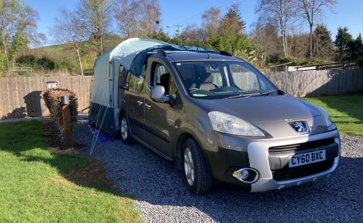 Cynthia, La Petite Camper – Your 2024 Adventure Awaits