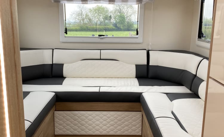 Discovery  – Discovery - 5 berth motorhome