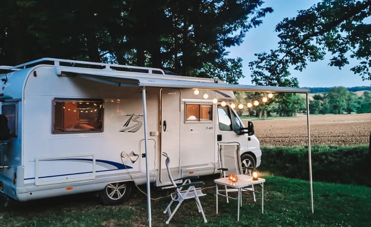 Camping-car Bürstner pour 2 à 4 personnes pour des vacances parfaites