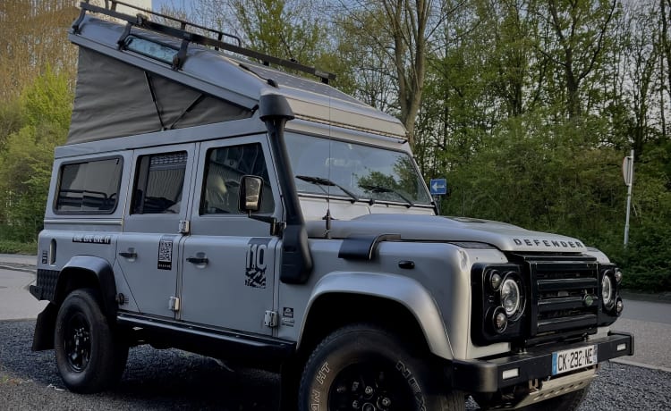 The Silver Bullit – Land Rover Defender (B) 4x4 Unique en son genre Camping-car tout-terrain sur mesure