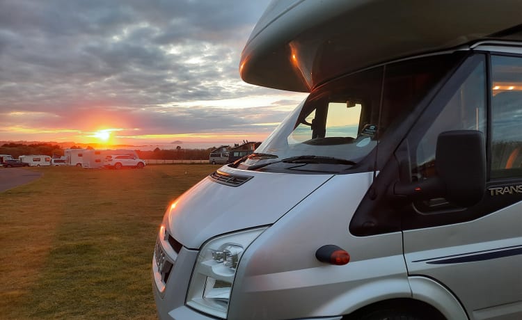 Family 6 berth Hymer alcove from 2007