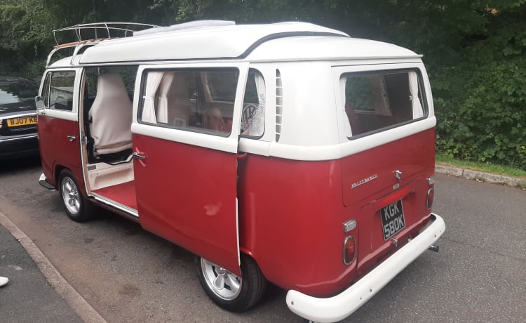 Poppy – 1971 Volkswagen T2 premier camping-car à baies vitrées