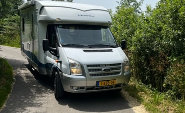 Spacious two-person Hobby camper with a spacious French bed