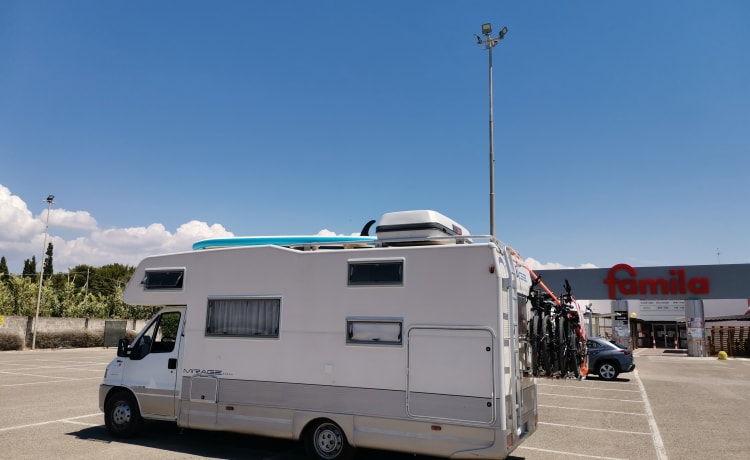 Alex – 5 STERREN MIRAGE 7 PLAATS ZOLDERCAMPER