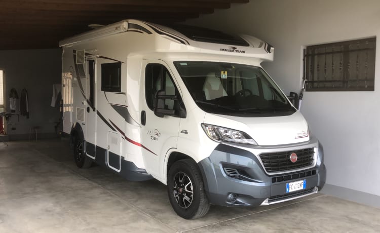 Piccolino – Voyagez confortablement et en toute sécurité dans un petit camping-car.