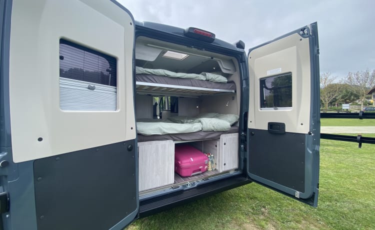 Livingstone 5 – Luxe 4 persoons CamperVan (2022) in Madrid