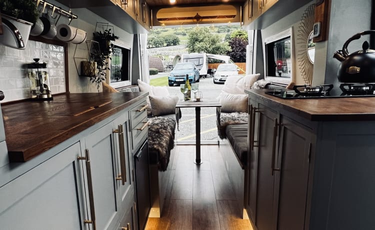 Reggie the Relay – Boutique Off Grid Campervan