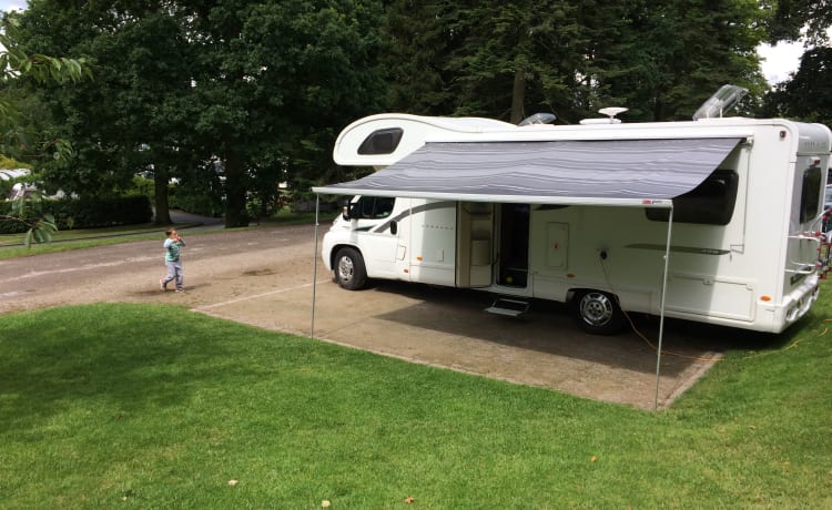 Bessie – Kwaliteit luxe - camper met 6 slaapplaatsen