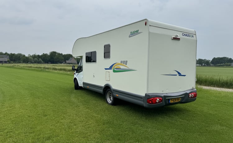 Beau camping-car familial pour 6 personnes