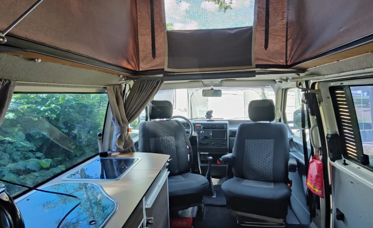 Spacious VW T4, ready to move in and self-sufficient! -> 5 star reviews!