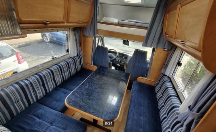 Pèpè – Very neat and spacious camper