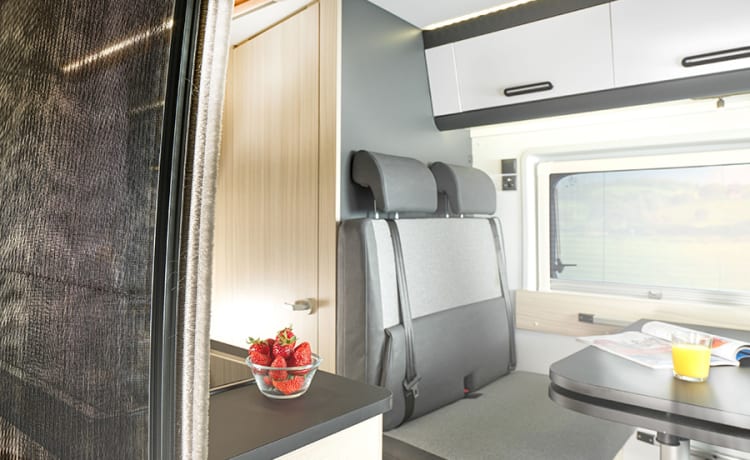 Duke 1 – Gloednieuwe moderne en luxe campervan 