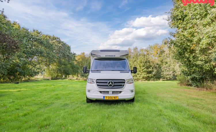 Mooie luxe uitgevoerde 4 P Hymer Mercedes camper