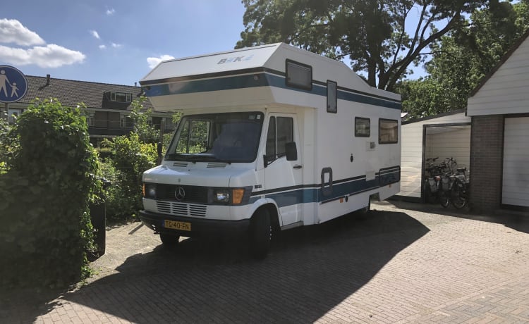 Dolly – Luxe retro '87 Mercedes op  LPG/benzine