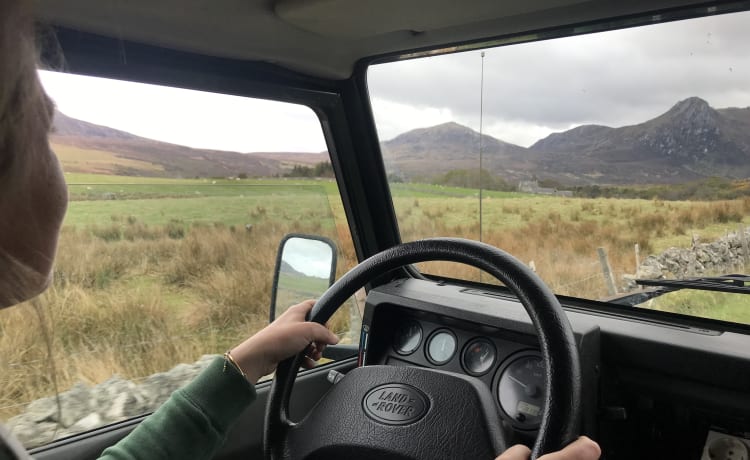 Geisli  – Land Rover defender 90 with roof tent