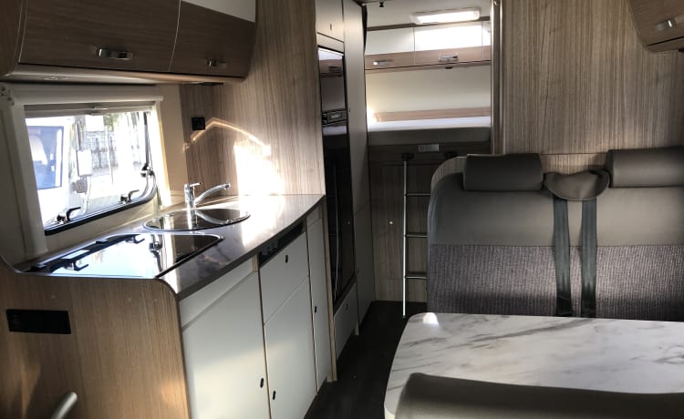 Elvis – Carado camper met veel ruimte voor 6 personen 