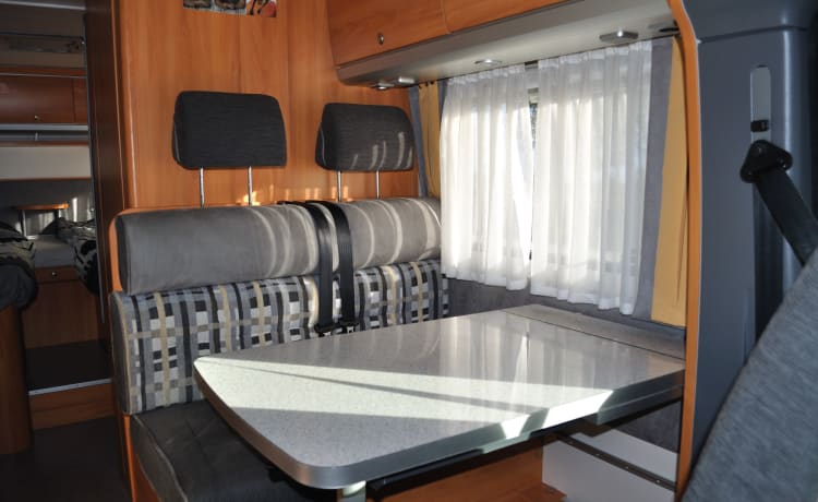 XXL beds in Comfortable Weinsberg camper