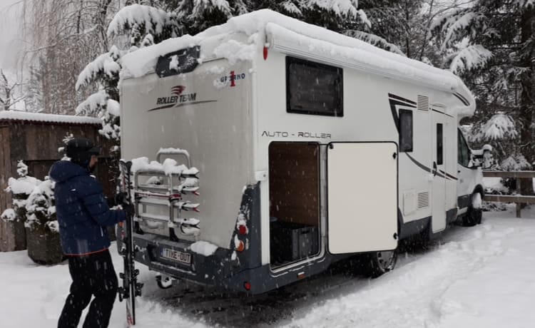 Time-Out – Ford Semi-Integrated Camper With Tow Bar, Bicycle Carrier And Large Garage