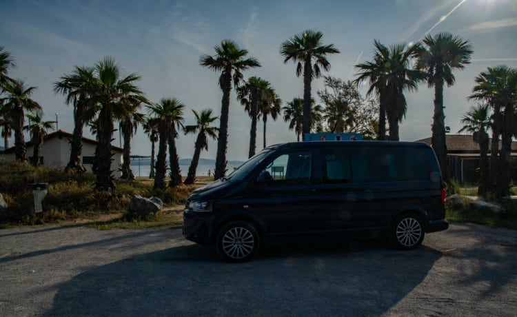 4p Volkswagen bus uit 2013