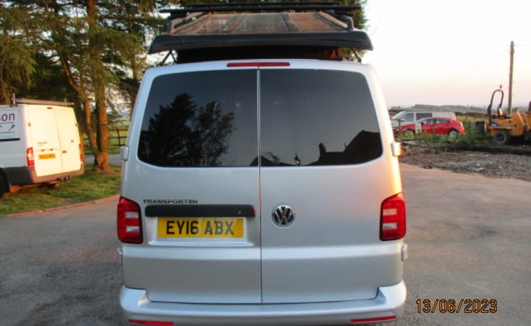 Pistol 2 – Volkswagen T6 Transporter campervan 4 berth top spec awning 