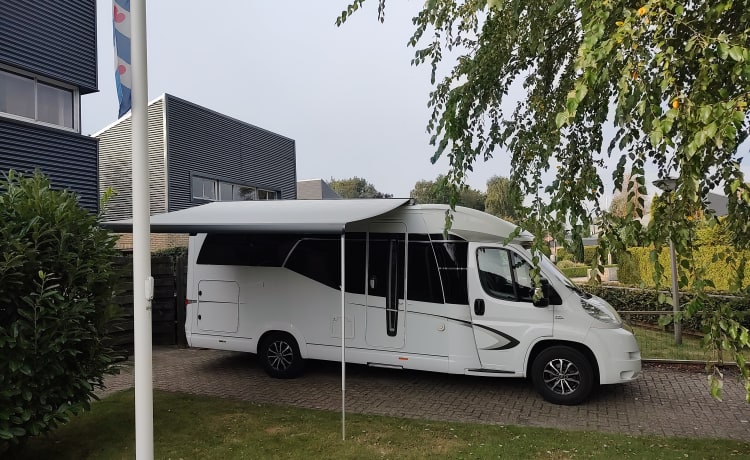 ***** 5 sterren FIRST CLASS MOBIL Hobby camper