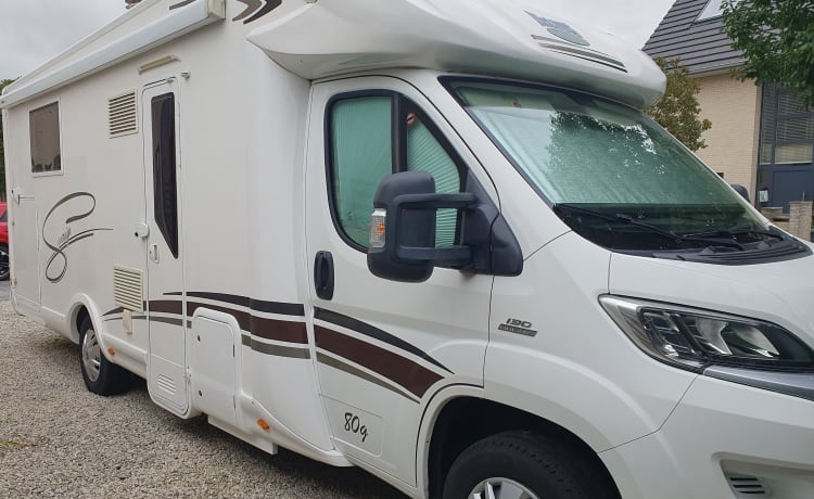 Start your freedom – Spacious MC Louis Sovereign 80 Semi-Integral