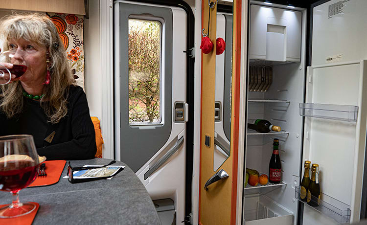 Start in de Ardennen – Luxuriöser Chausson für 2 Personen aus dem Jahr 2021 mit klassischer Vanguard-Wohnmobilverpackung.