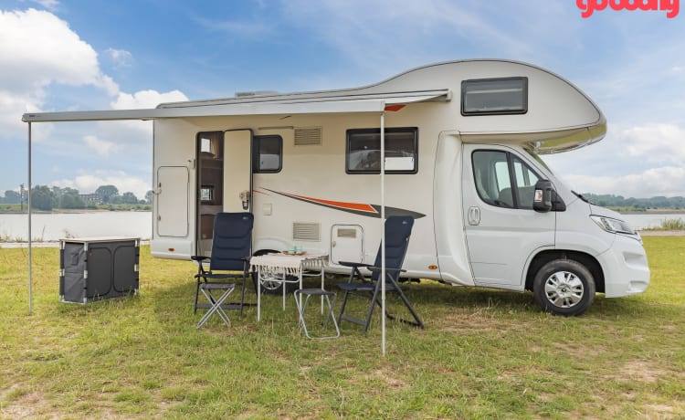 Fransie  – Luxury 5 person Alcove camper from 2017: Fransie