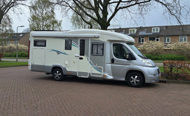 Heerlijke ruime camper voorzien van veel luxe/ comfort.