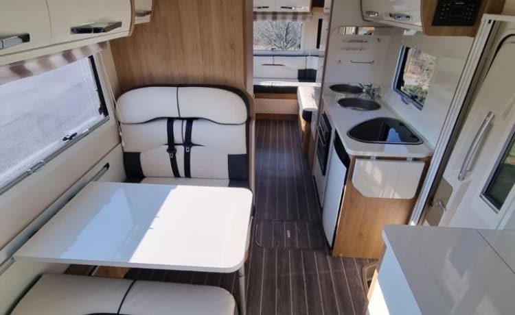 Eddie – Luxurious 6 berth RollerTeam Motorhome.