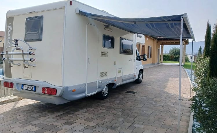 Giuliana – Camper 6 posti viaggio e 6 posti letto