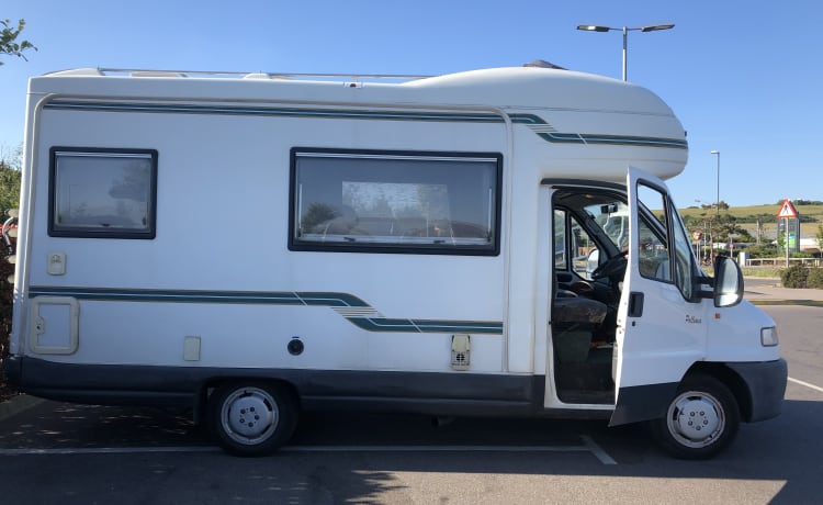 Polly – 5 berth Peugeot alcove from 1999