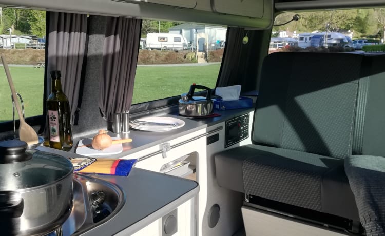 Camping-car 4 places automatique VW Transporter 140 TDI LWB 2015