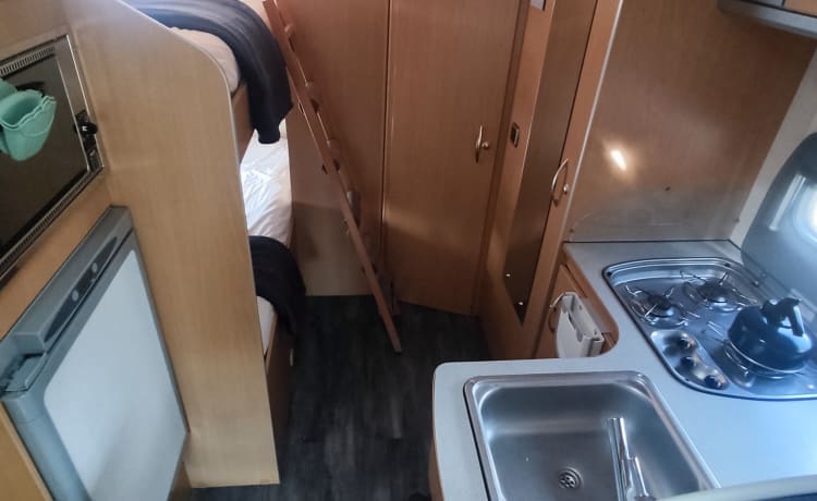 Fantastic, Family Sized Motorhome for Rent - 4(6) berth