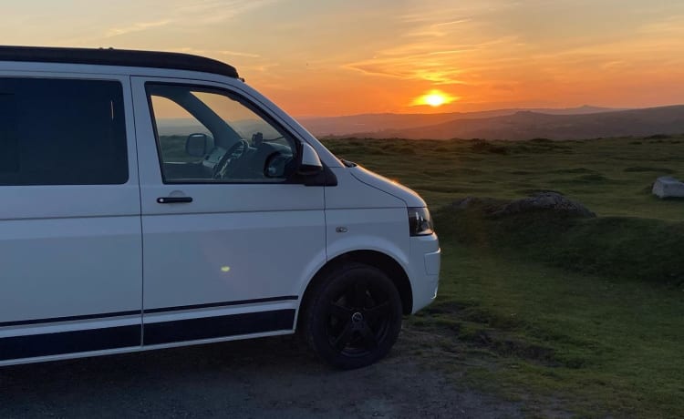 Bertha – 4-persoons Volkswagen Camper, inclusief alle keukenapparatuur