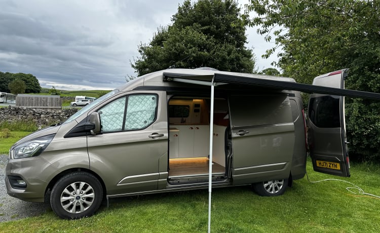 Moët  – Newly converted luxury campervan 